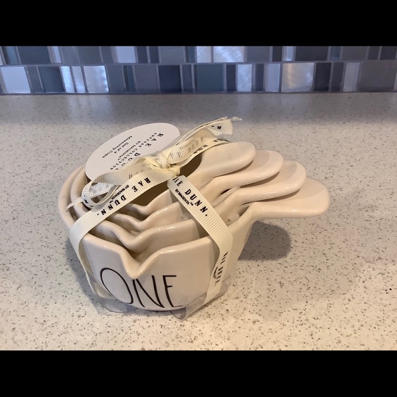 Rae Dunn measuring cups NWT